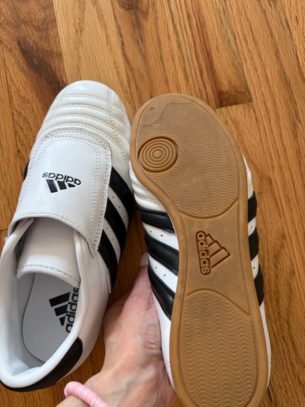 adidas White & Black Athletic Trainers barely used maybe twice.Fits women 36 EUR - Picture 4 of 5
